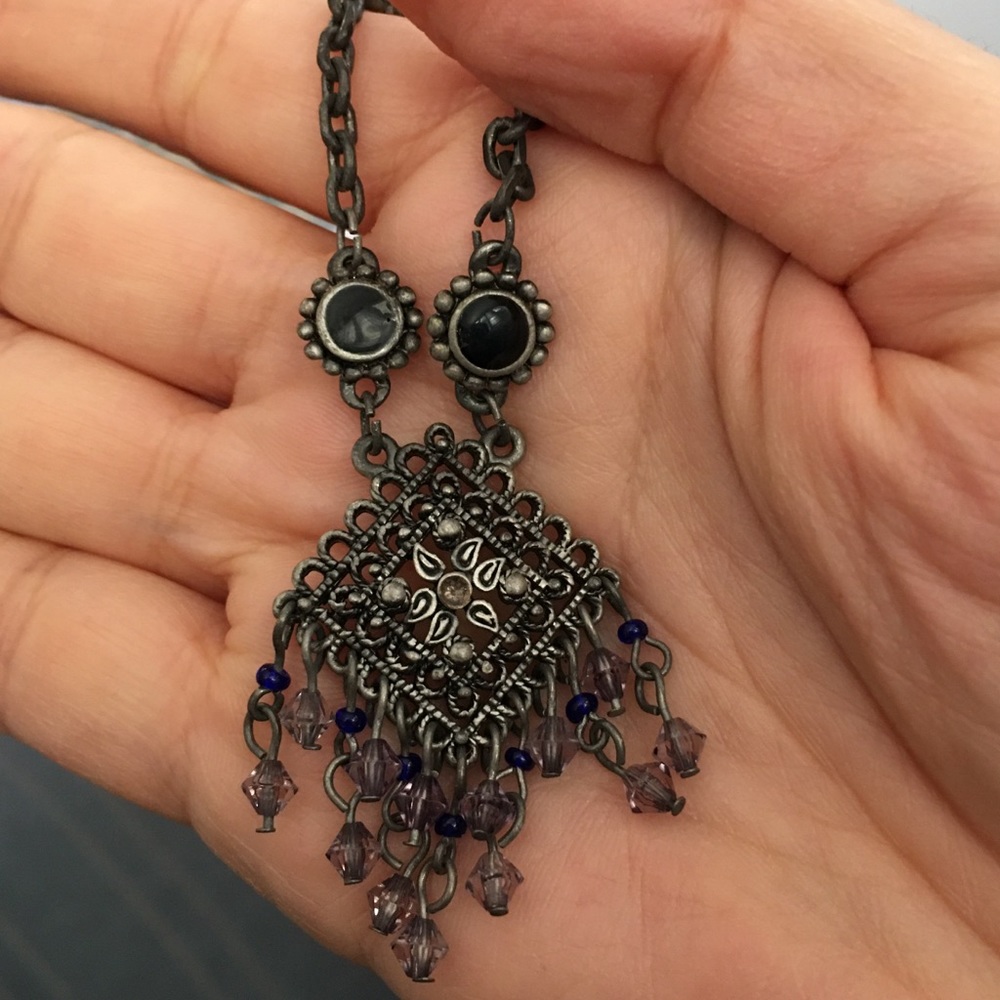 Oxidized metal onyx & crystal necklace - Picture 4 of 5
